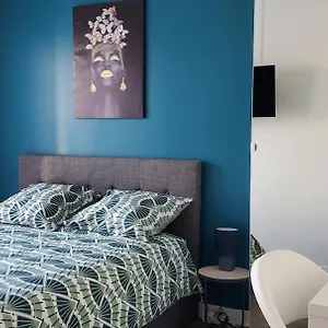  Bed & Breakfast Charming Parisian Comfort: Shared Spaces Near Paris